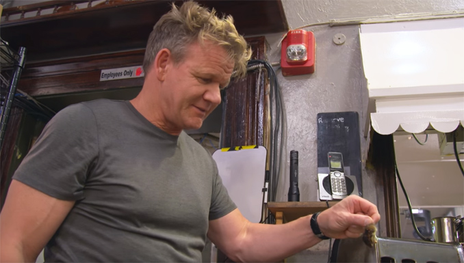Gordon finds a dead mouse in the toaster